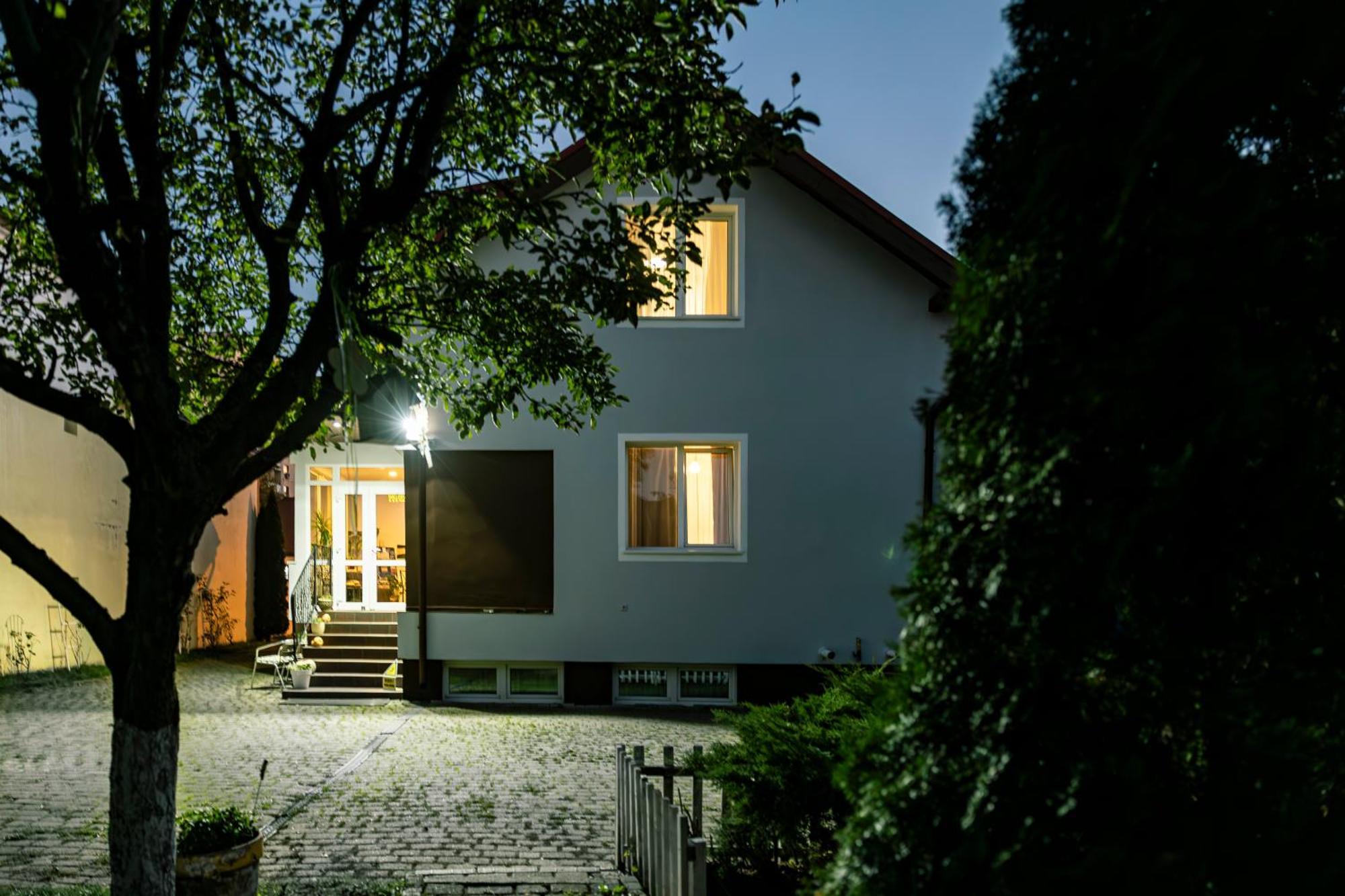 Pension Gallery Брашов Экстерьер фото